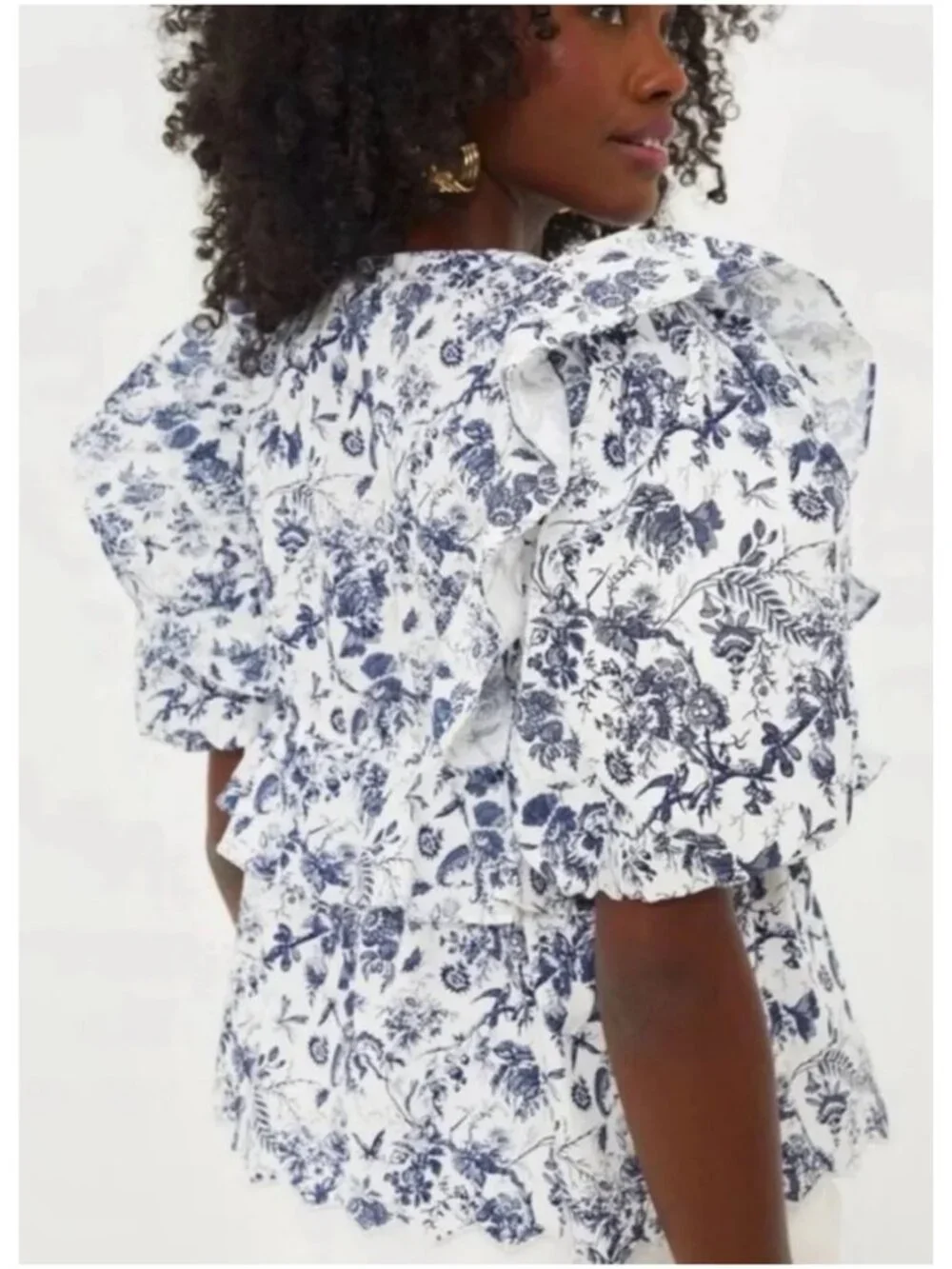 Tuckernuck Nadia Blouse size M medium floral ruffle top navy blue white Hyacinth